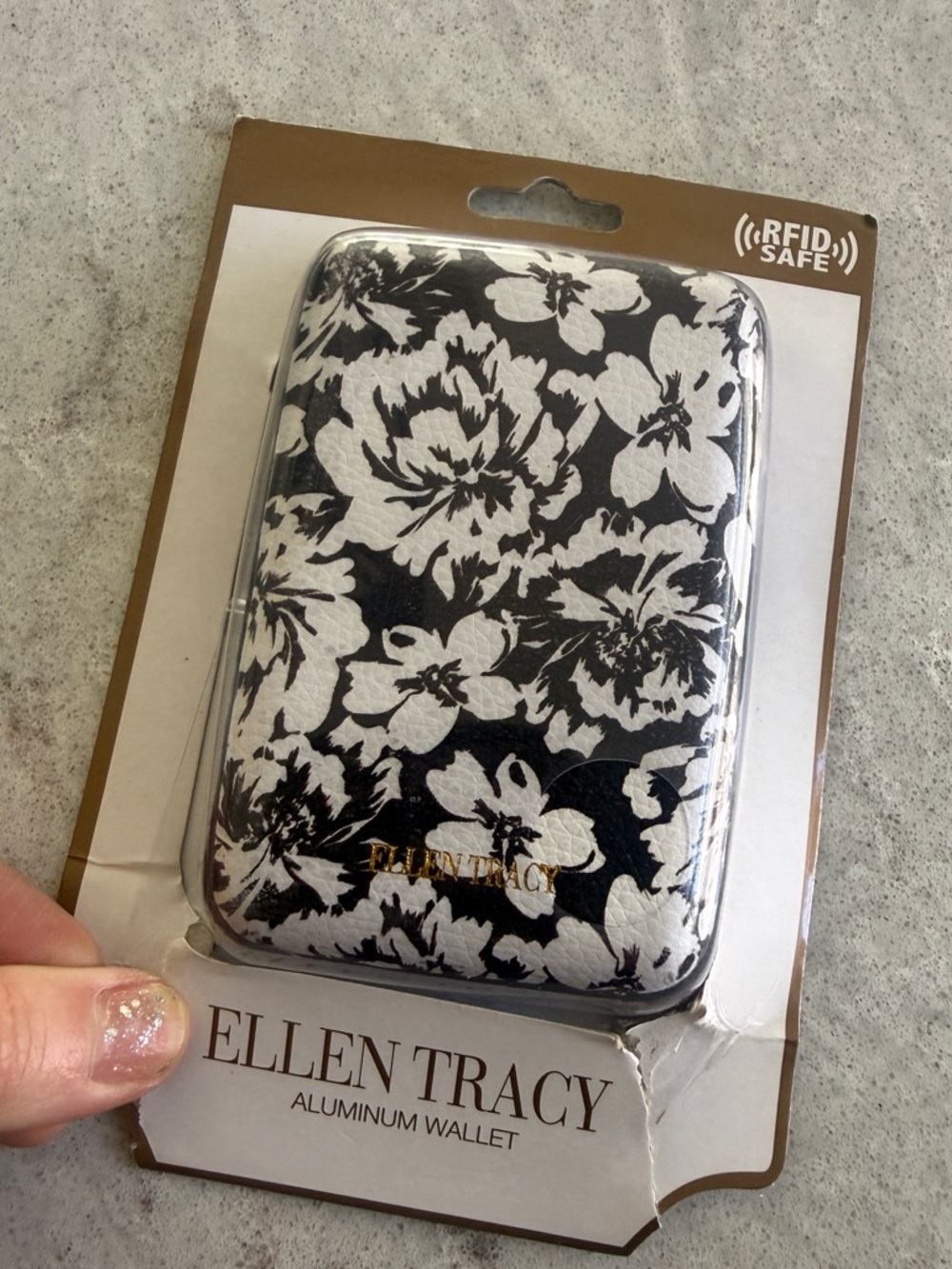 New Ellen Tracy Black & White Floral RFID Aluminum Wallet scan proof